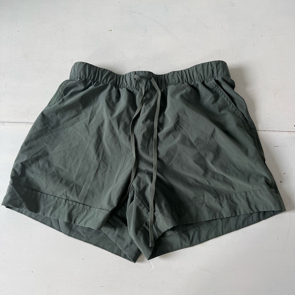 Athleta stretchy green shorts size M no flaws